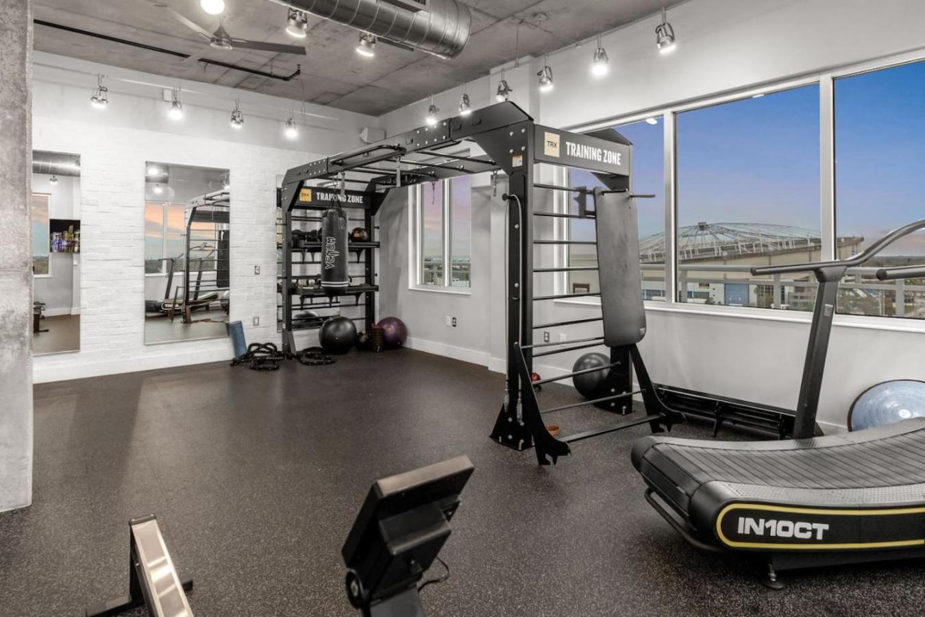Modern 2 Bed Getaway Steps From Tropicana Field Αγία Πετρούπολη Εξωτερικό φωτογραφία