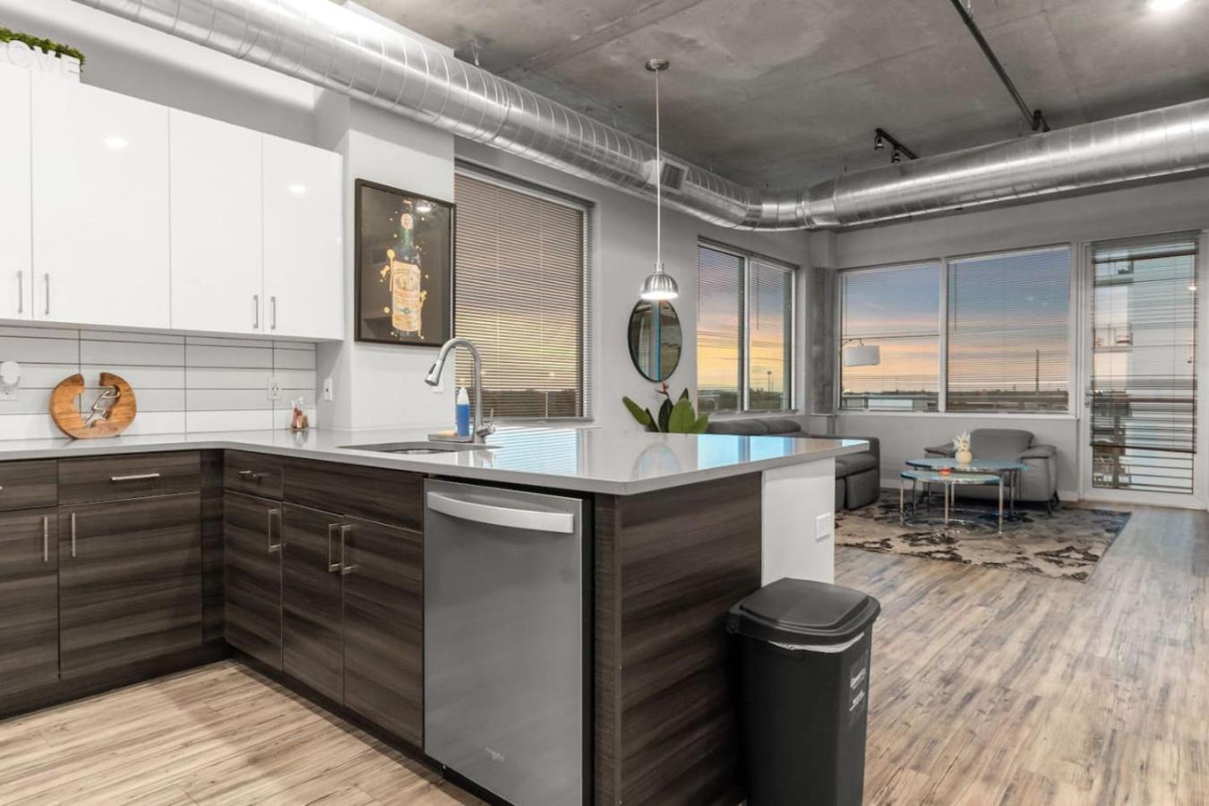Modern 2 Bed Getaway Steps From Tropicana Field Αγία Πετρούπολη Εξωτερικό φωτογραφία