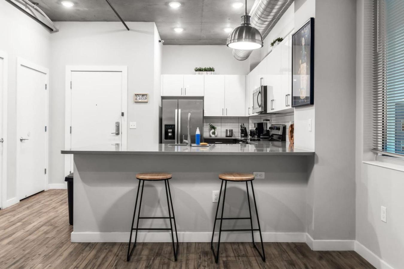 Modern 2 Bed Getaway Steps From Tropicana Field Αγία Πετρούπολη Εξωτερικό φωτογραφία