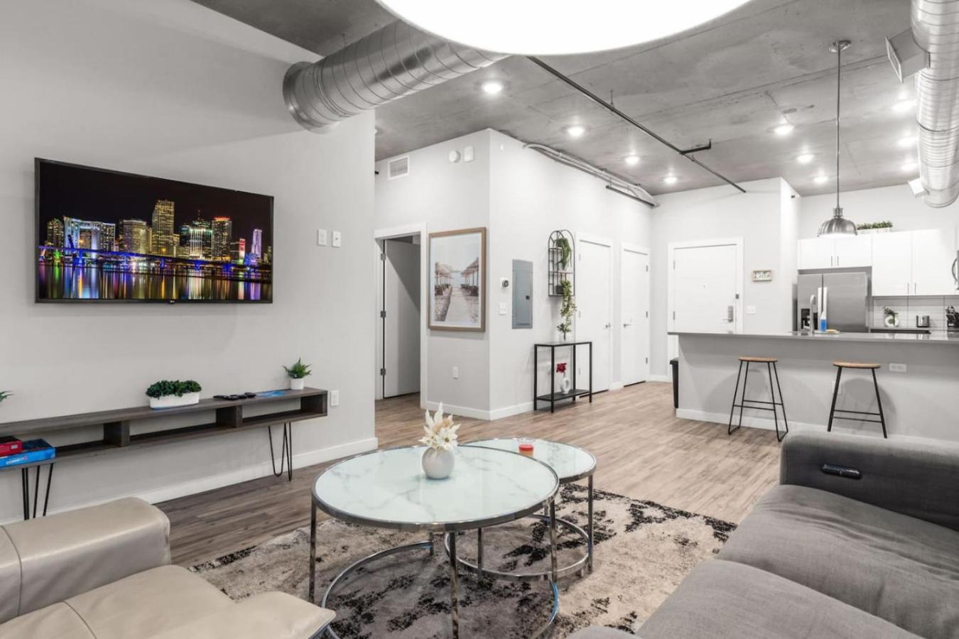 Modern 2 Bed Getaway Steps From Tropicana Field Αγία Πετρούπολη Εξωτερικό φωτογραφία
