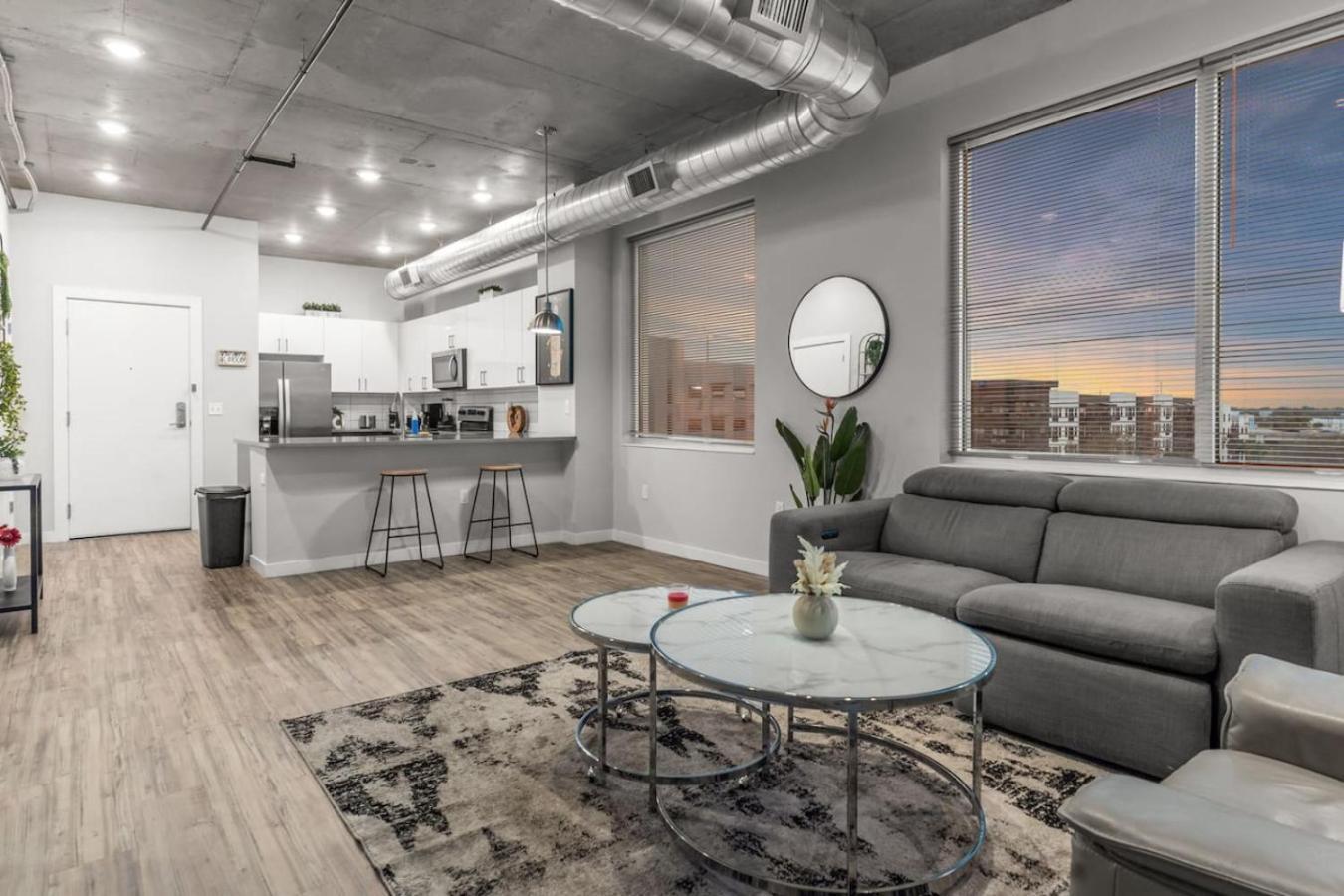 Modern 2 Bed Getaway Steps From Tropicana Field Αγία Πετρούπολη Εξωτερικό φωτογραφία